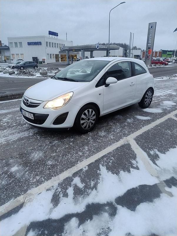Vit Begagnad 2011 Opel Corsa Enjoy Halvkombi | 29 900 kr (Marknadspris) - Bild 1/4