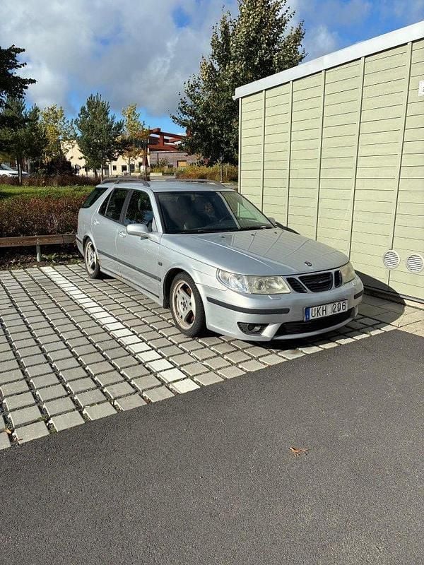 Grå Begagnad 2004 Saab 9-5 Aero Kombi | 10 000 kr (Superpris) - Bild 1/3