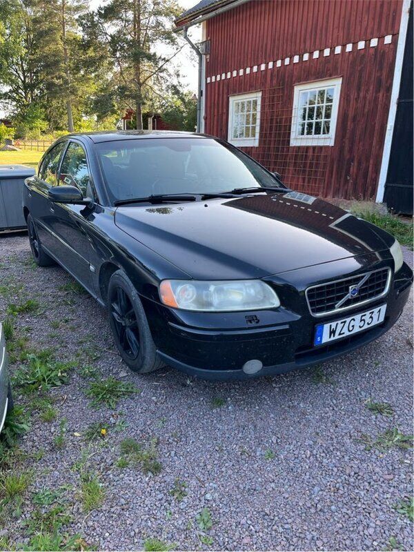 Svart Begagnad 2006 Volvo S60 Kinetic Sedan | 17 500 kr (Superpris) - Bild 1/4