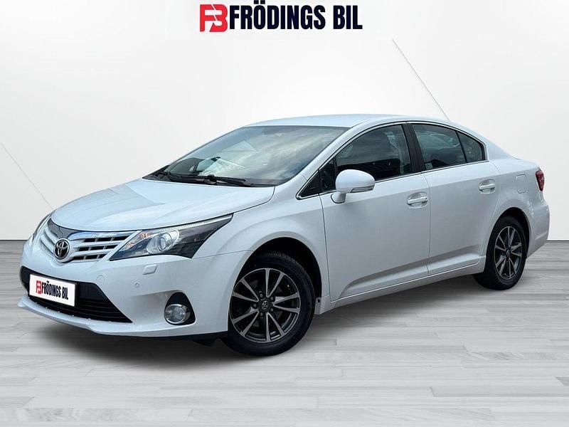 Vit Begagnad 2014 Toyota Avensis Multidrive S Sedan | 104 900 kr (Marknadspris) - Bild 1/4