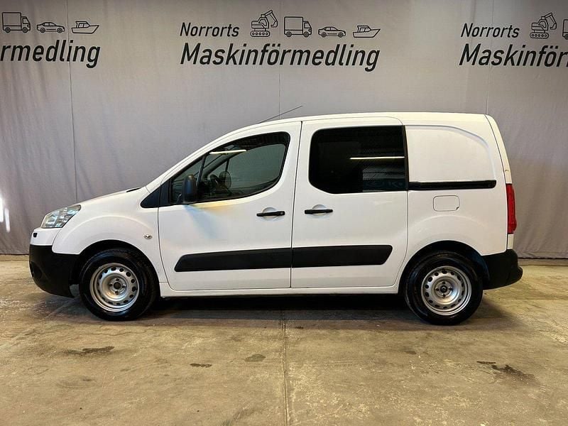 Vit Begagnad 2010 Peugeot Partner Minibuss | 39 900 kr (Marknadspris) - Bild 1/4