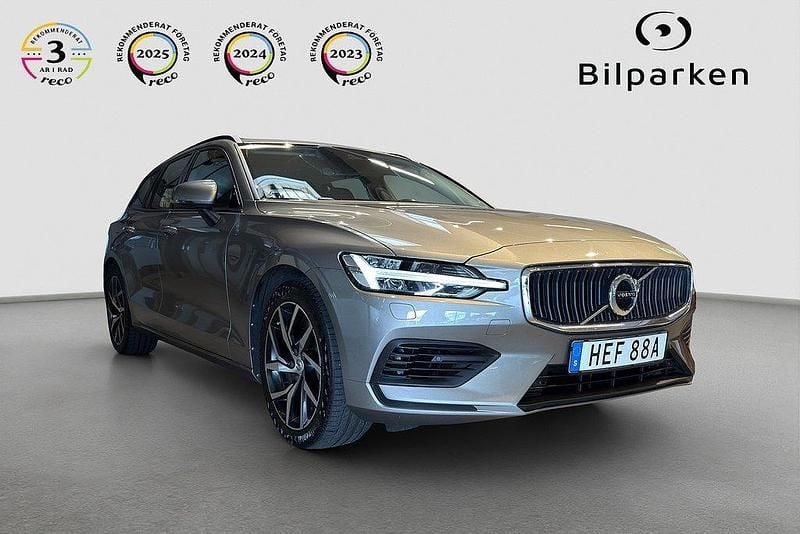 Grå Begagnad 2020 Volvo V60 Momentum Kombi | 249 990 kr (Marknadspris) - Bild 1/4