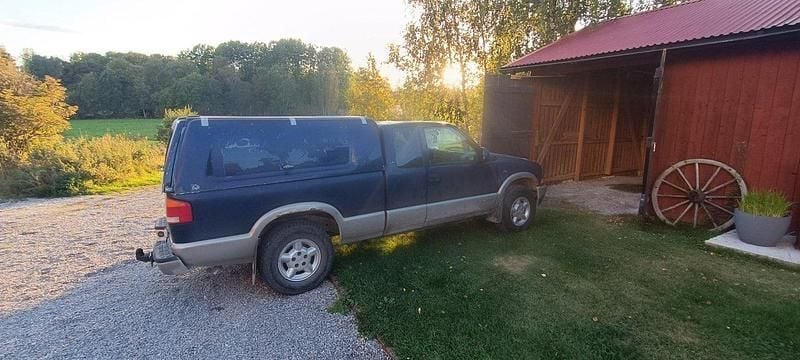 Blå Begagnad 2002 Chevrolet S10 Sedan | 26 000 kr - Bild 1/4
