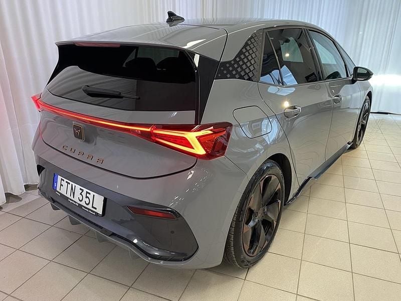 Begagnad Cupra Born e-Boost 169 kW (231 HK) 2023 Vapor grey Halvkombi