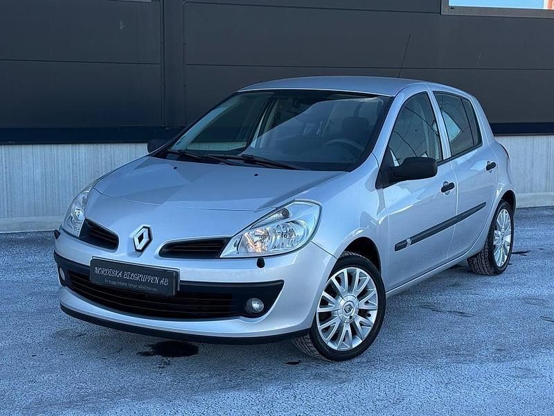 Grå Begagnad 2006 Renault Clio R.S. Halvkombi | 34 800 kr (Marknadspris) - Bild 1/4