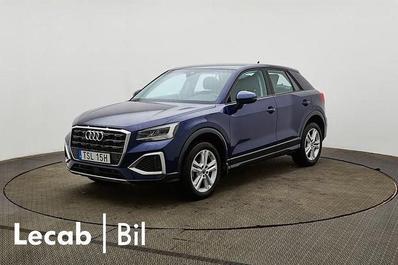 Blå (navarrablå metallic) Begagnad 2024 Audi Q2 Advanced SUV | 279 500 kr (Marknadspris) - Bild 1/1