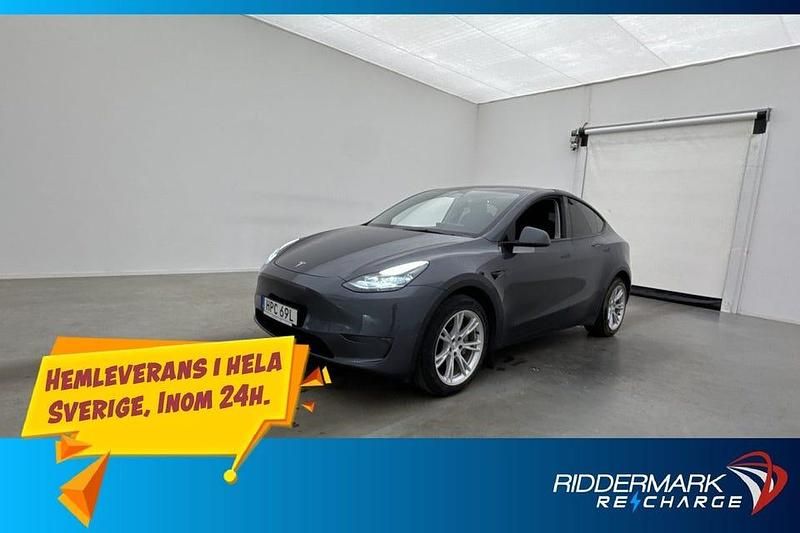 Grå Begagnad 2022 Tesla Model Y Long Range AWD SUV | 344 800 kr (Marknadspris) - Bild 1/3