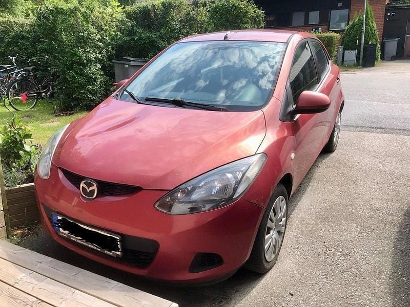 Röd Begagnad 2008 Mazda 2 Halvkombi | 10 000 kr - Bild 1/4