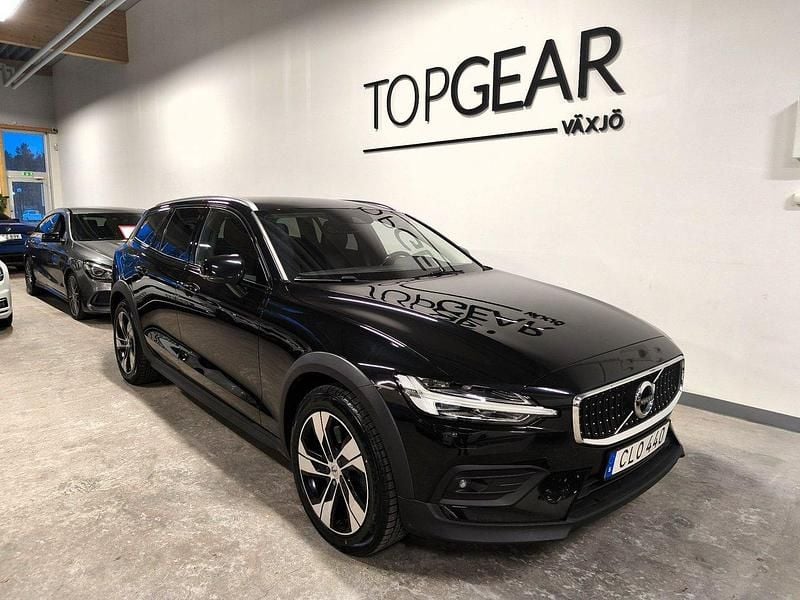 Svart Begagnad 2020 Volvo V60 CC Kombi | 279 900 kr (Bra pris) - Bild 1/4
