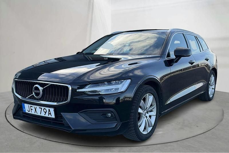 Svart Begagnad 2021 Volvo V60 Momentum Kombi | 219 000 kr (Marknadspris) - Bild 1/4
