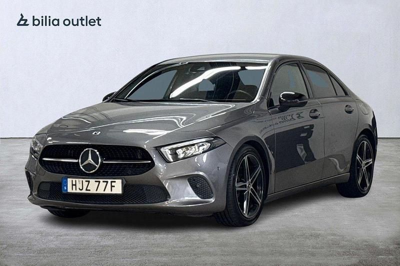 Mörkgrå Begagnad 2019 Mercedes A180 Advantage Sedan | 254 900 kr (Lite dyr) - Bild 1/3