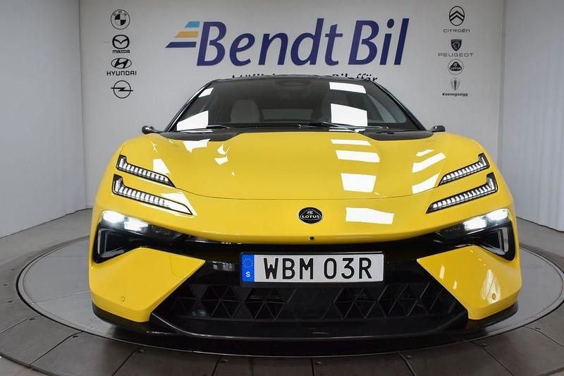 Begagnad Lotus Emeya 450 kW (612 HK) 2024 Solar yellow metallic Halvkombi