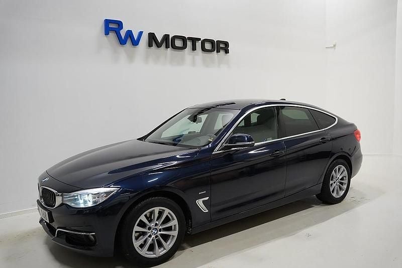 Blå Begagnad 2015 BMW 320 Gran Turismo Luxury Line Halvkombi | 154 900 kr (Superpris) - Bild 1/4