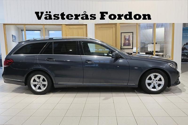 Grå Begagnad 2015 Mercedes E220 Avantgarde Kombi | 179 900 kr (Superpris) - Bild 1/4