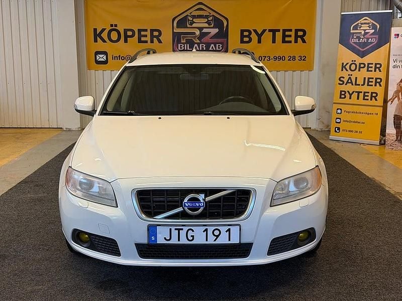 Begagnad Volvo V70 Momentum 145 HK (106 kW) 2009 Vit Kombi