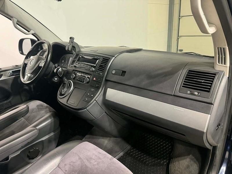 Begagnad VW Multivan Highline 180 HK (132 kW) 2012 Blå
