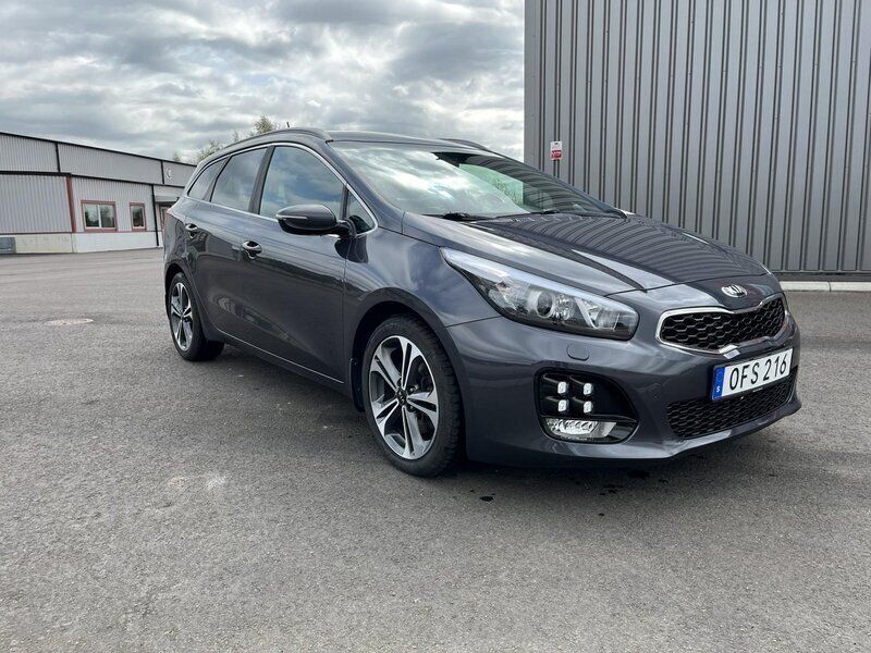 Grå Begagnad 2016 Kia Ceed Kombi | 140 000 kr (Marknadspris) - Bild 1/4