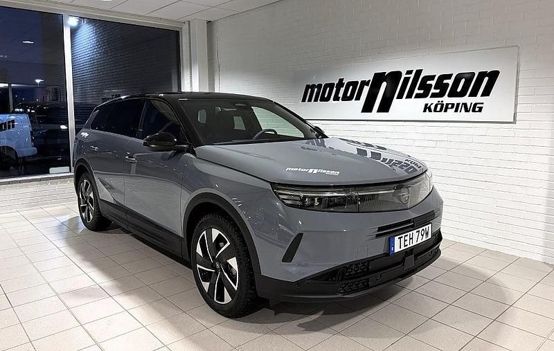 Grå Ny 2025 Opel Grandland X SUV | 439 500 kr (Dyr) - Bild 1/4