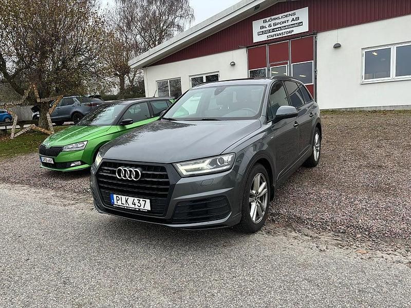 Grå Begagnad 2017 Audi Q7 S-Line SUV | 399 000 kr (Lite dyr) - Bild 1/4