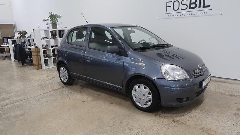 Blå Begagnad 2005 Toyota Yaris Halvkombi | 24 900 kr (Marknadspris) - Bild 1/3