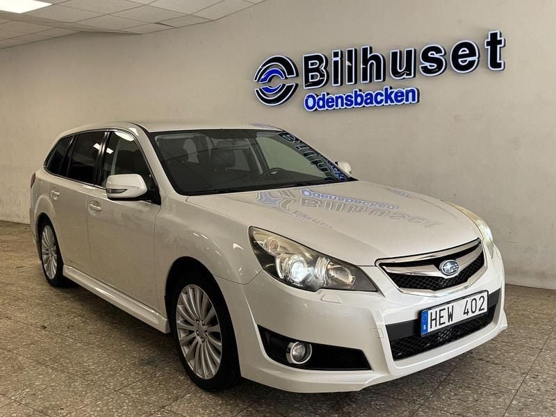 Vit Begagnad 2010 Subaru Legacy Kombi | 89 900 kr (Dyr) - Bild 1/4