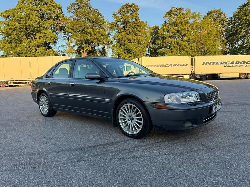 Grå Begagnad 2004 Volvo S80 Business Edition Sedan | 30 000 kr (Marknadspris) - Bild 1/4