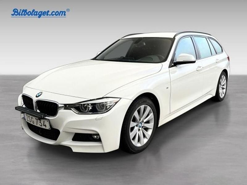 Vit Begagnad 2019 BMW 320 M Sport Kombi | 274 900 kr (Superpris) - Bild 1/4