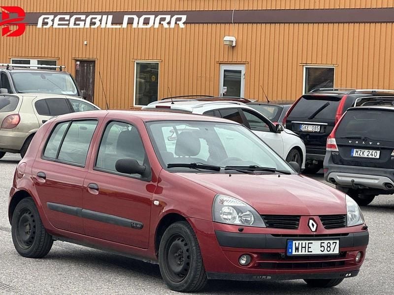 Röd Begagnad 2005 Renault Clio R.S. Halvkombi | 45 000 kr (Lite dyr) - Bild 1/3