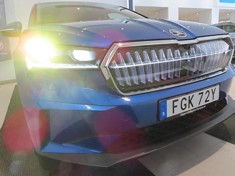 Begagnad Skoda Enyaq iV 194 kW (265 HK) 2023 Blå SUV