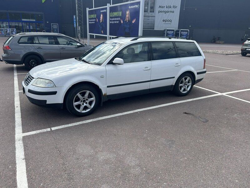 Vit Begagnad 2002 VW Passat Comfortline Kombi | 7 000 kr - Bild 1/4