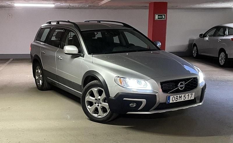 Silver Begagnad 2016 Volvo XC70 Standard Kombi | 215 000 kr (Marknadspris) - Bild 1/4