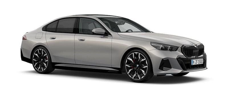 Grå Ny 2025 BMW 530e Comfort Edition Sedan | 849 900 kr (Dyr) - Bild 1/3
