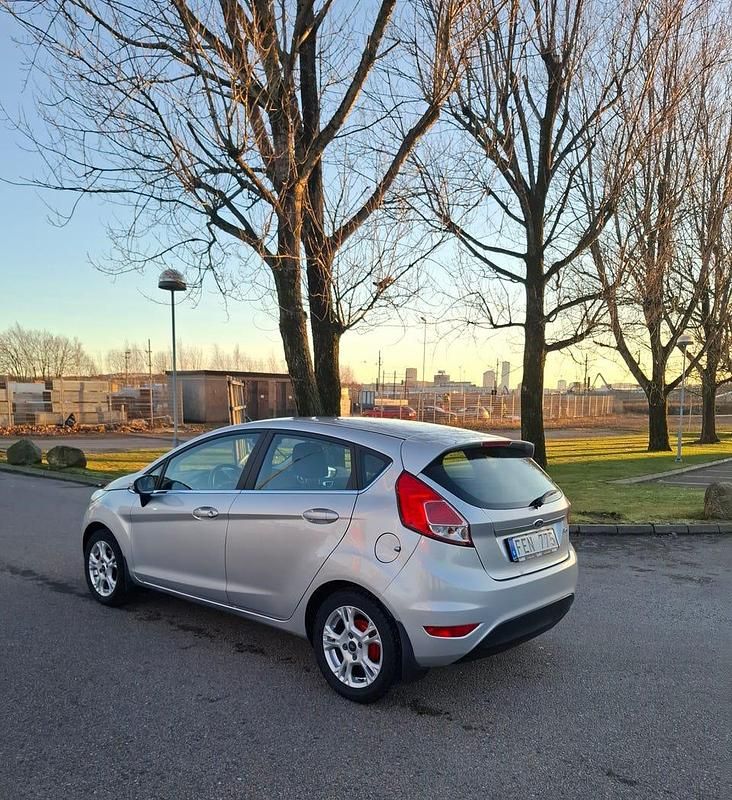 Begagnad Ford Fiesta 80 HK (58 kW) 2014 Halvkombi