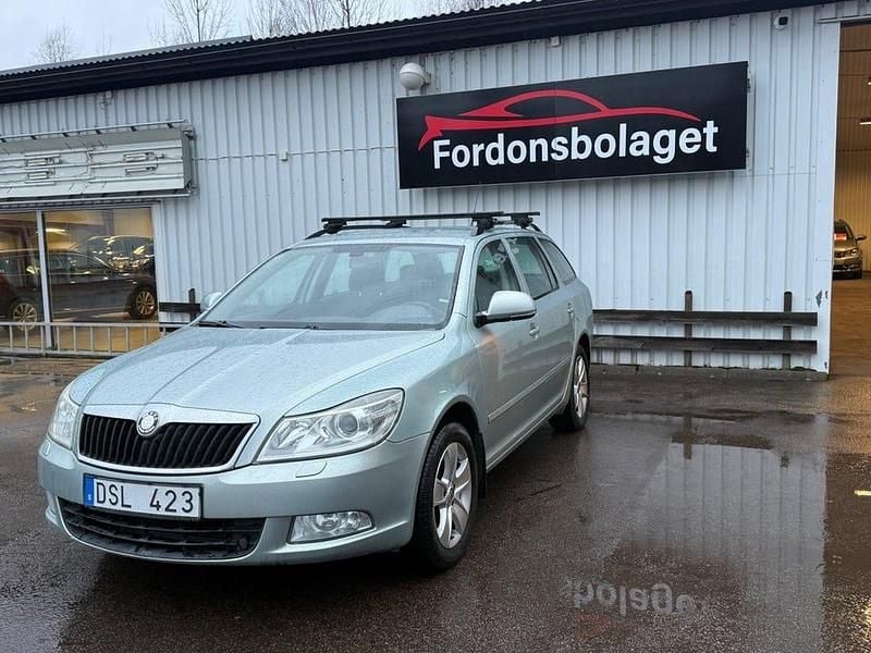 Grön Begagnad 2010 Skoda Octavia Elegance Kombi | 39 900 kr (Marknadspris) - Bild 1/1