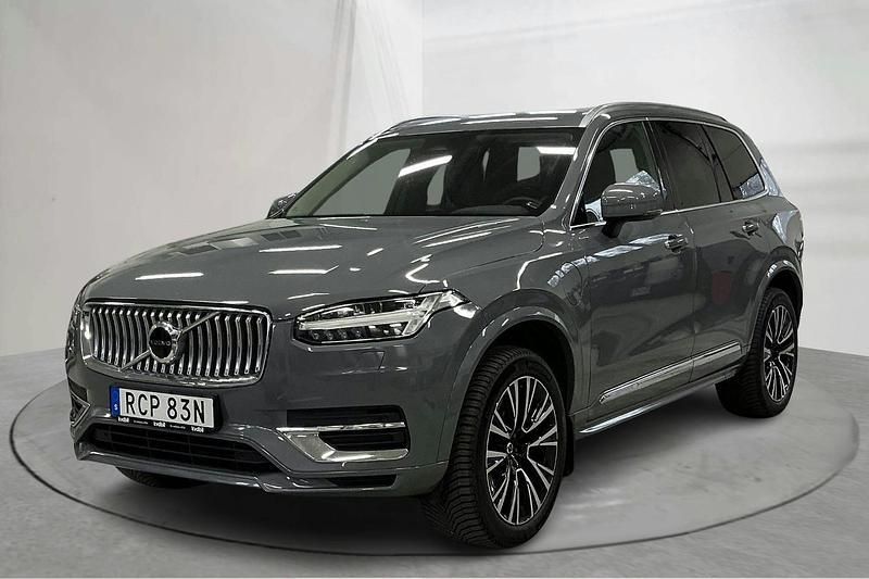 Grå Begagnad 2023 Volvo XC90 Plus SUV | 589 500 kr (Bra pris) - Bild 1/4