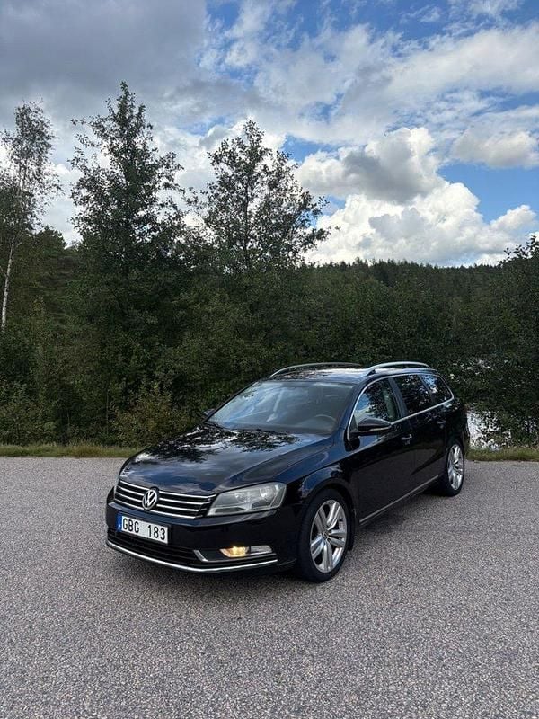 Svart Begagnad 2012 VW Passat Kombi | 80 000 kr (Marknadspris) - Bild 1/4