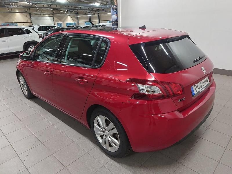 Begagnad Peugeot 308 Active 125 HK (91 kW) 2014 Mörkröd (rödmetallic) Halvkombi
