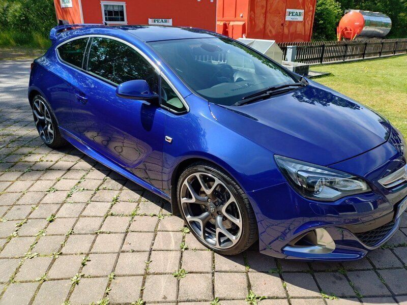 Blå Begagnad 2012 Opel Astra OPC Halvkombi | 159 000 kr - Bild 1/4
