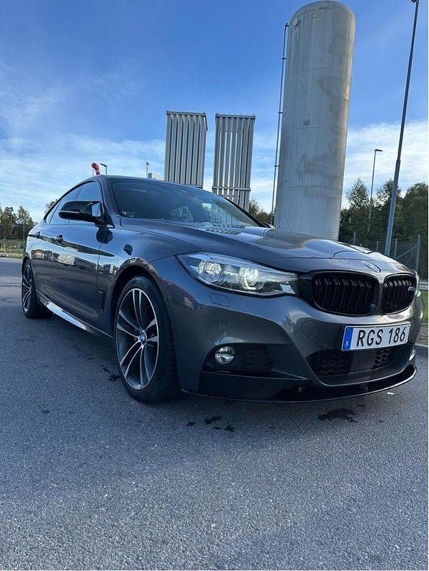 Grå Begagnad 2017 BMW 340 Gran Turismo M Sport Halvkombi | 290 000 kr - Bild 1/4