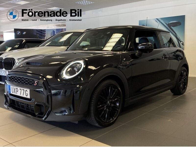 Svart Begagnad 2022 Mini Cooper S Halvkombi | 279 000 kr (Dyr) - Bild 1/4
