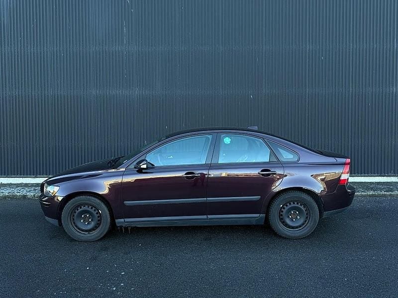 Begagnad Volvo S40 140 HK (102 kW) 2005 Röd Sedan
