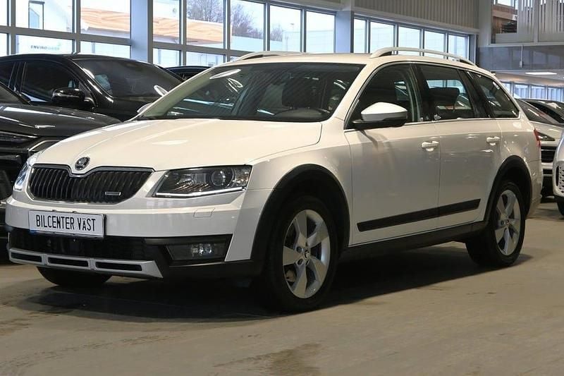 Begagnad Skoda Octavia Scout Business Line 184 HK (135 kW) 2015 Vit Kombi