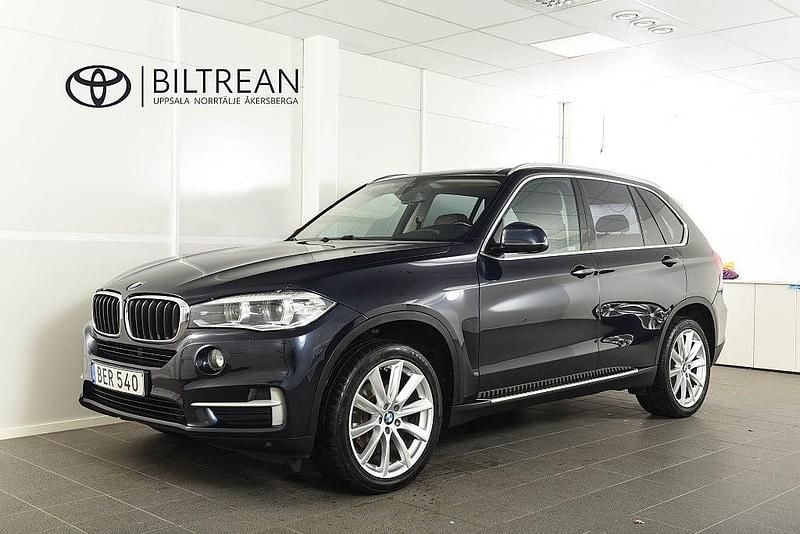 Blå Begagnad 2016 BMW X5 Sport Line SUV | 264 900 kr (Superpris) - Bild 1/4