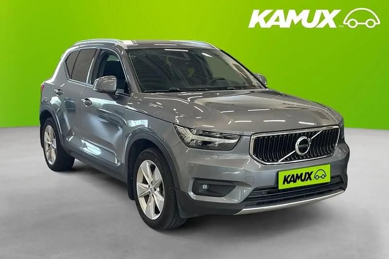Silver/grå Begagnad 2018 Volvo XC40 SUV | 319 700 kr (Dyr) - Bild 1/4