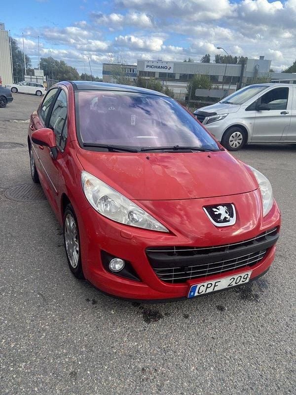 Röd Begagnad 2012 Peugeot 207 Halvkombi | 27 000 kr (Marknadspris) - Bild 1/4