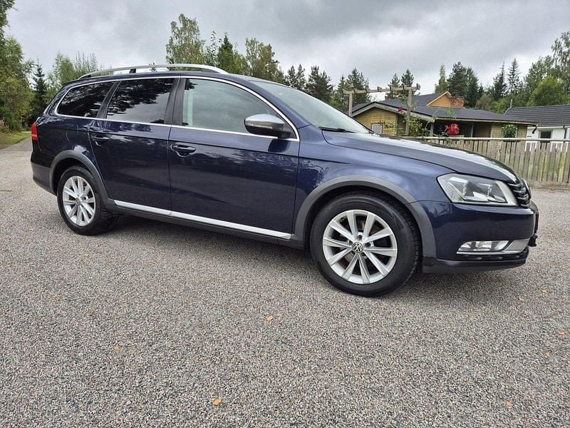 Blå Begagnad 2014 VW Passat Alltrack Kombi | 79 000 kr (Bra pris) - Bild 1/4