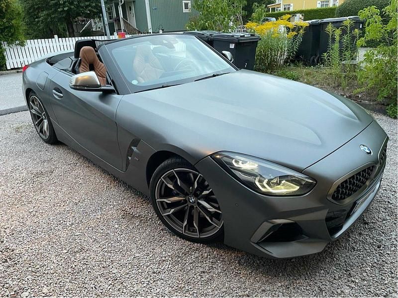 Grå Begagnad 2019 BMW Z4 M Sport Cab | 575 000 kr (Dyr) - Bild 1/4