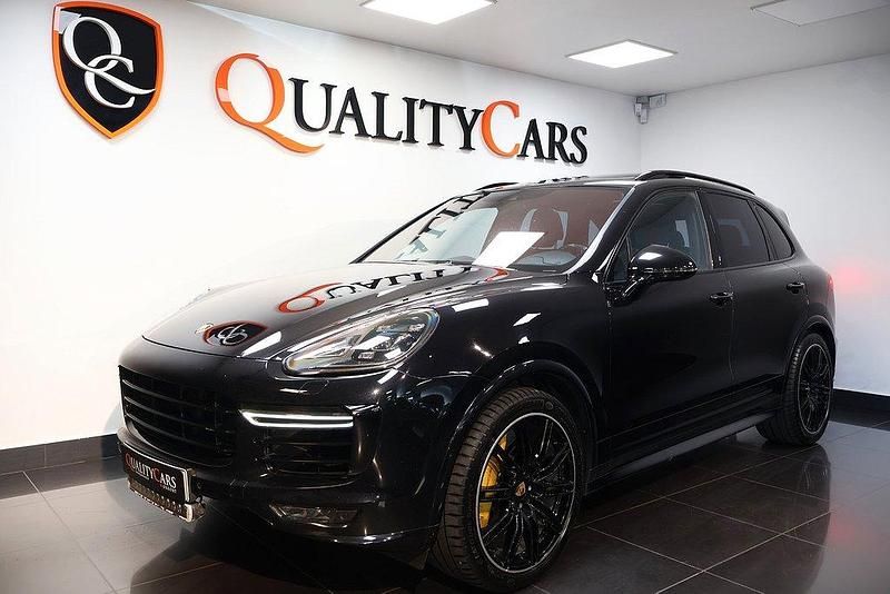 Svart Begagnad 2015 Porsche Cayenne Turbo S SUV | 399 000 kr - Bild 1/4