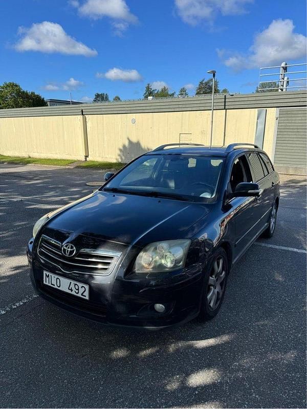 Svart Begagnad 2006 Toyota Avensis Kombi | 55 900 kr (Lite dyr) - Bild 1/4