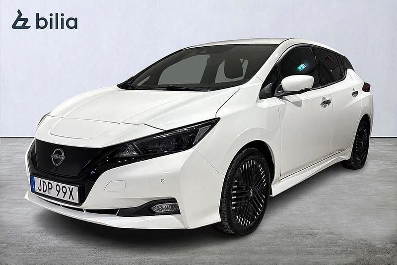 Begagnad Nissan Leaf 360º 111 kW (151 HK) 2023 Vit Halvkombi